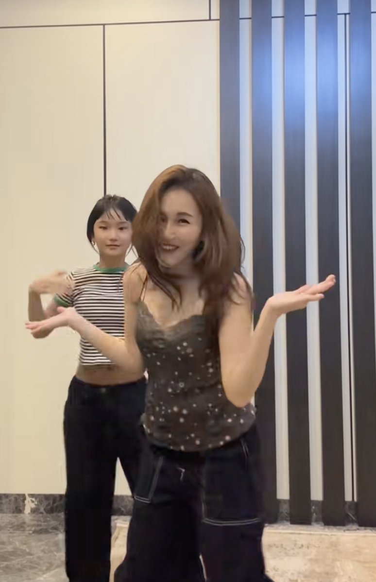 Ayu Ting Ting dan Bilqis. (TikTok/@ayutingting)